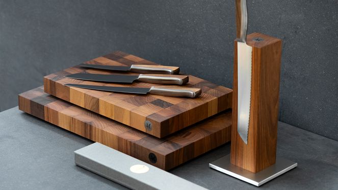 
                    Caminada bread knife with Caminada product range
