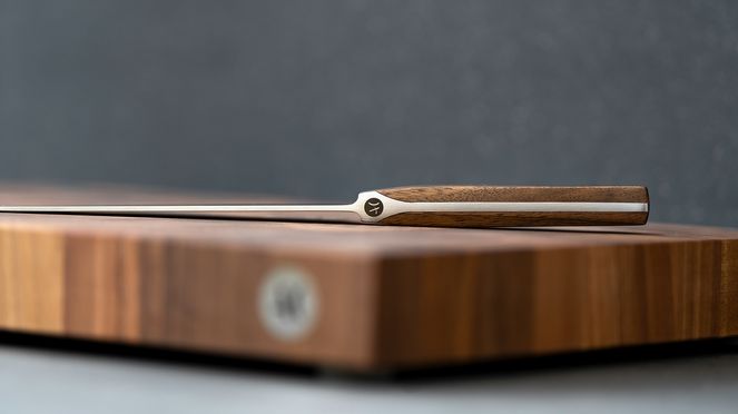 
                    slicing knife Caminada with wooden sheath on the Caminada chopping block