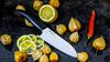 
                    Kyocera Santoku, coltello giapponese molto affilato