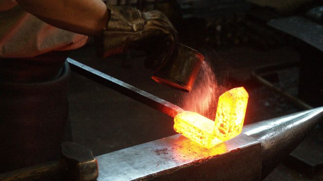 
                    Fabrication du couteau de cuisine damassé