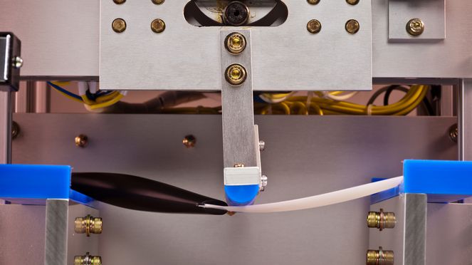 
                    Le couteau à fruits céramique possède une lame ultra tranchante.