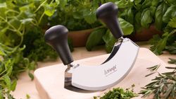 Utensili da cucina, Mezzaluna triangle con due lame