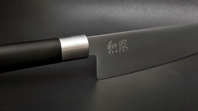 
                    Klingendetail des Wasabi Santoku