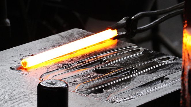 
                    Steak cutlery with spoon ash forged in Emmental