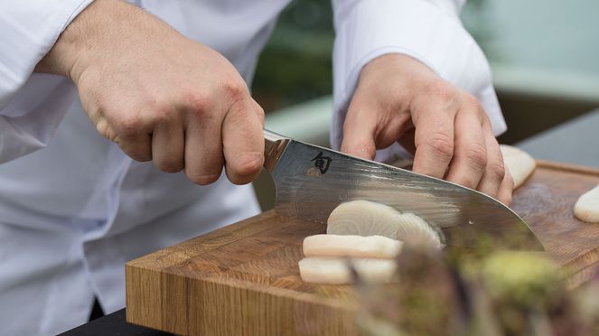 
                    Nagare Sanoku en coupant