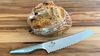 
                    Couteau à pain Shoso petit est aussi inclus dans la mallette de boulanger