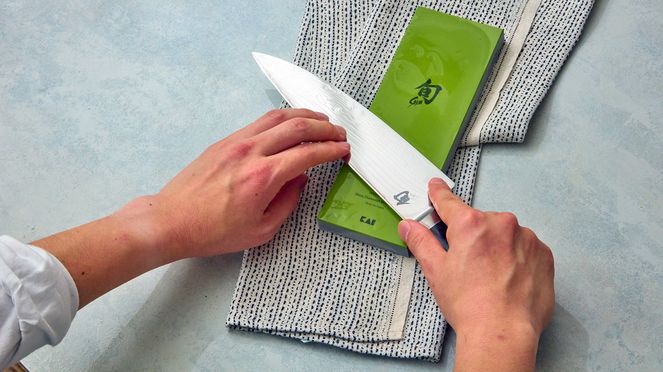 
                    Diamant-Schleifstein 1’000 mittlere Körnung verleiht der Klinge eine gute Schärfe für den Alltag