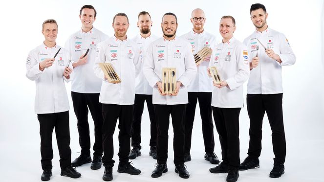 
                    Steak cutlery with spoon walnut made by sknife, supplier of the Swiss Culinary National team
