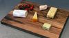 
                    La planche à pain/fromage sert aussi à la présentation des fromages
