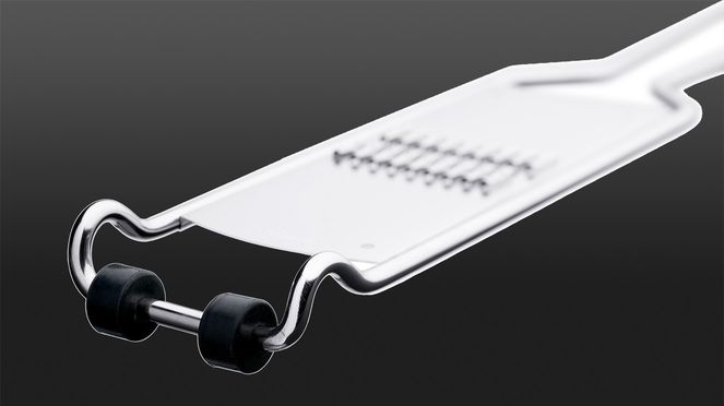 
                    Ein praktischer Standfuss mit Anti-Rutsch-Noppen sorgen für sicheren Halt der Julienne-Reibe