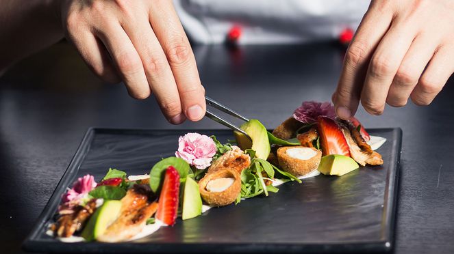 
                    Final Touch set with tasting spoon for arranging food plates