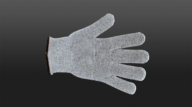
                    The protective glove ensures safety when handling sharp knives, graters, etc.