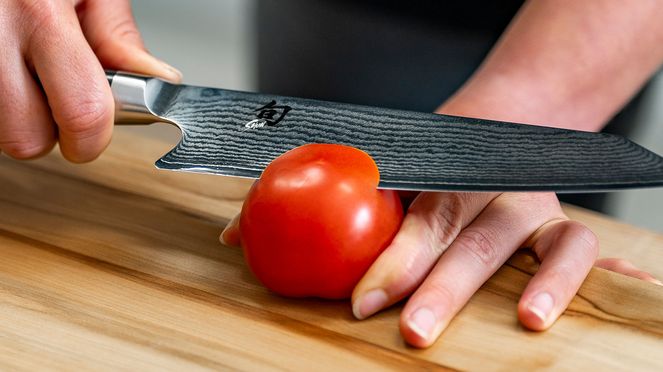 
                    Precision sharpener with diamond leather for razor sharpness: perfect tomato cut