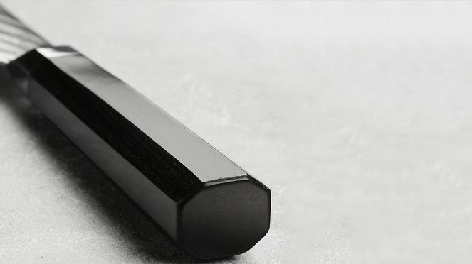 
                    Dual Core utility knife with traditional octagonal handle made of pakka wood with an ebony finish