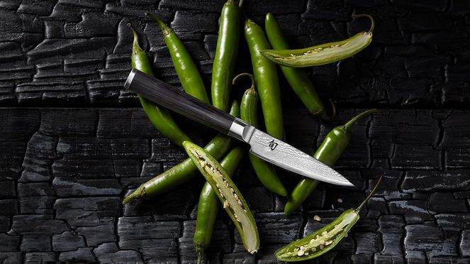 
                    Kai Shun knife set with the paring knife for a neat preparation of food